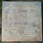 Románia - Vitatott tábla a kolozsvári Mátyás-szobornál
