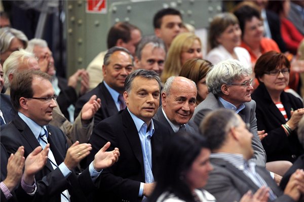 Fidesz_kongresszus2011_OrbanViktor01_ujravalasztva