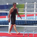 Risztov Éva sétál ki a mólón miután kizárták a 10 km-es hosszútávúszás versenyéből Sanghajban a 14. FINA világbajnokságon.  A magyar úszónőnek hivatalosan szabálytalankodás miatt mutatták fel a diszkvalifikálását jelző piros zászlót valamivel a féltáv megtétele után. MTI Fotó: Kovács Anikó