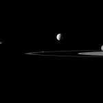 Szaturnusz_ot_holdja_egy_kepen_Cassini