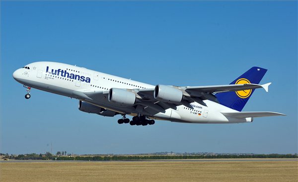 Airbus380_A380_Lufthansa7