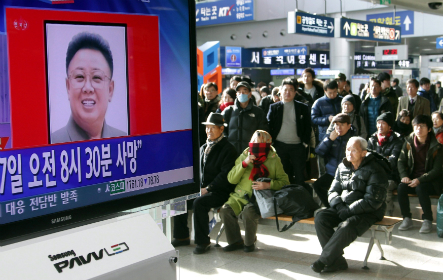 69 éves korában elhunyt Kim Dzsong Il észak-koreai vezetõ