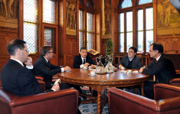 Orbán Viktor kormányfõ találkozott Simor András jegybankelnökkel