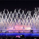 London, 2012. július 28. Tűzijáték fénye világítja meg az égboltot a 2012-es londoni nyári olimpia megnyitó ünnepségén az Olimpiai Park területén lévő Olimpiai Stadion felett 2012. július 27-én. MTI Fotó: Kovács Tamás