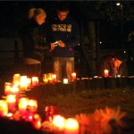 Megemlékezők mécseseket gyújtanak az előre kitervelten, brutális kegyetlenséggel meggyilkolt 11 éves Szita Bence emlékéért Kaposváron 2012. november 4-én. MTI Fotó: Varga György