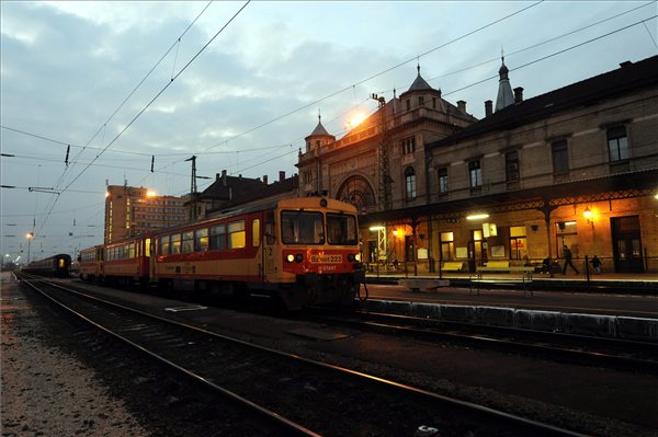 vonat_mav_pecs2012