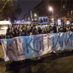 A Mostantól az önkény ellen! Mostantól a jogállamért! címmel meghirdetett tüntetés résztvevői vonulnak Alkotmányt! feliratú transzparenssel a kezükben a Jászai Mari téren 2013. március 30-án. MTI Fotó: Szigetváry Zsolt