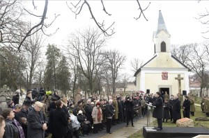  Wittinghoff Tamás polgármester beszédet mond Budaörsön, az országos német emlékhelyen a magyarországi németek elhurcolásának és elűzetésének emléknapján, 2014. január 19-én. MTI Fotó: Soós Lajos