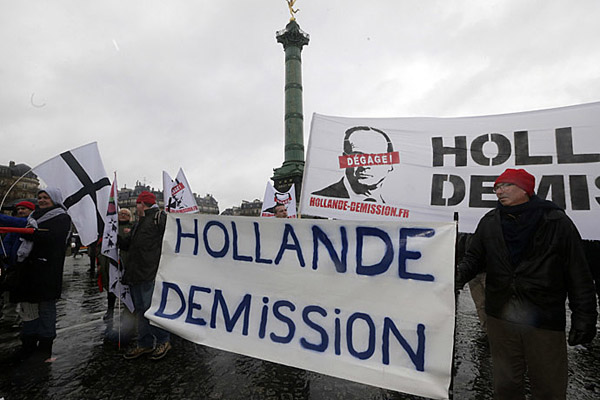 hollande_elleni_tuntet2_parizs_2014jan