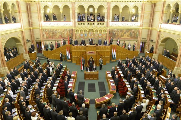 uj_magyar_parlament_megalakulas_2014maj6