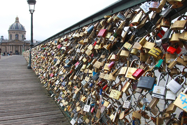 Pont_des_Arts_parizs_szerelemlakatok