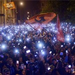 Az internetadó bevezetése ellen meghirdetett demonstráció résztvevői a belvárosi József nádor téren 2014. október 28-án