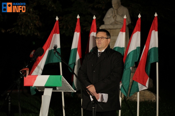 Az 1956-os forradalom és szabadságharc évfordulója alkalmából a Fidesz és a KDNP budaörsi szervezete ünnepi megemlékezést tart a Templom téren.