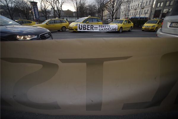 taxistuntetes_2016jan19_bp_uber_ellen_folytatodik