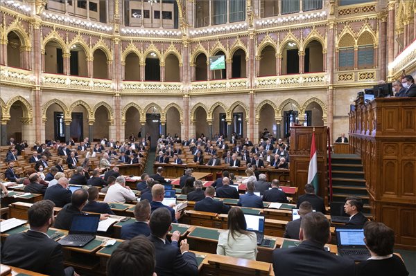 parlament_ogy_ules_2020majus19