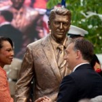 Felavatták Ronald Reagan szobrát Budapesten