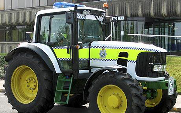 Police_tractor_rendor_traktor