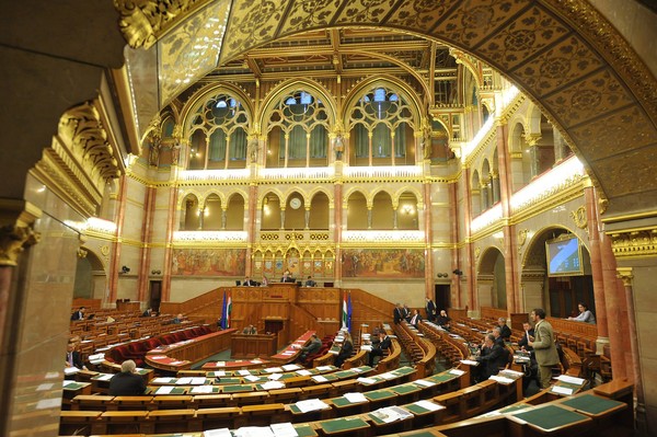 parlament_ules