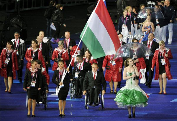 paralimpia2012_magyar_csapat_nyitounnpseg1