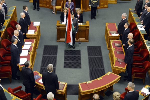 uj_kormany_2014_parlament
