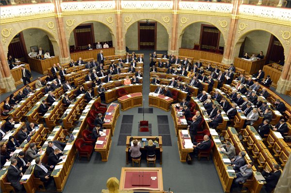 magyar_parlament_ogy_2014dec