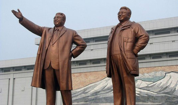 Kim_Il_sung_es_Kim_Jong_il_szobor_eszak_korea
