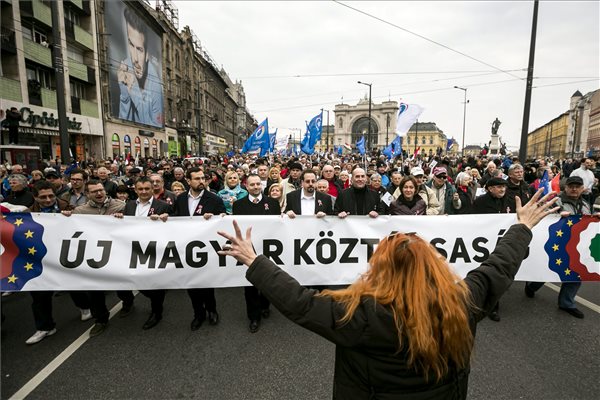 demonstracio_uj_magyar_koztarsasagot_bp_2015marc15