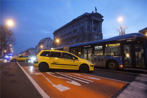 taxistuntetes_2016jan19_bp_uber_ellen
