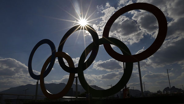 Rio de Janeiro, 2016. augusztus 1.
Az olimpiai öt karika a Rio de Janeiró-i Olimpiai Parkban 2016. augusztus 1-jén, négy nappal a riói nyári olimpia kezdete előtt. (MTI/EPA/Larry W. Smith)
